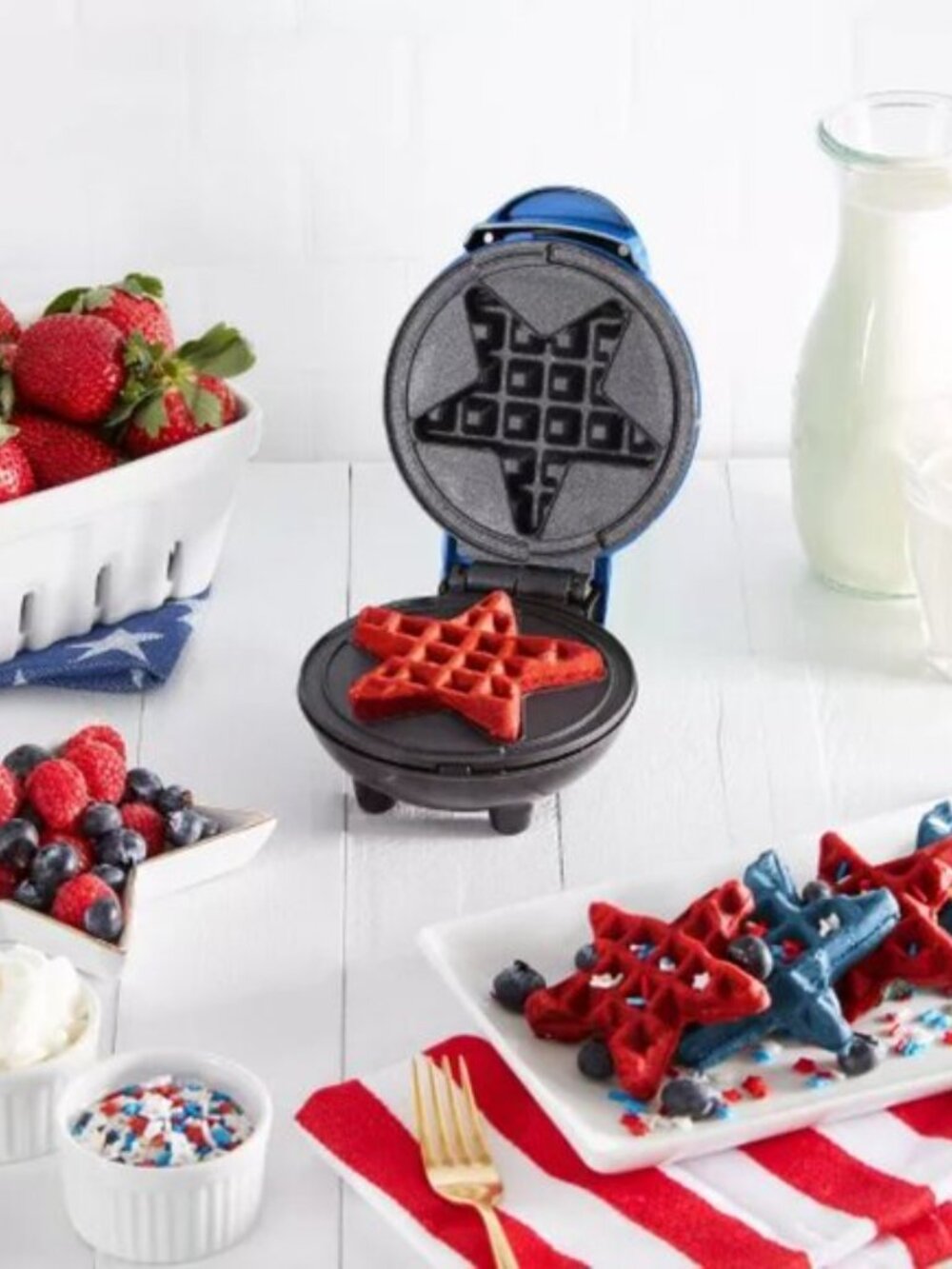 Dash Star Mini Waffle Maker in Navy Blue (NEW) - Picture 6 of 7